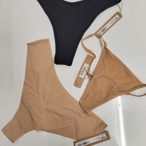(SKIMS)3 panties for $32 new with tag, Size:S,. SKIMS-Style 011